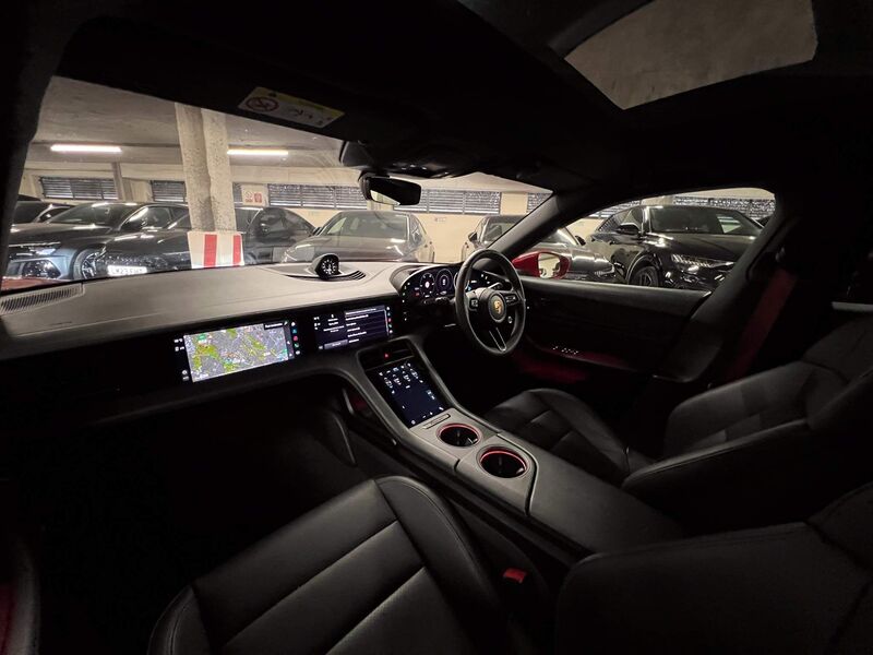 PORSCHE TAYCAN