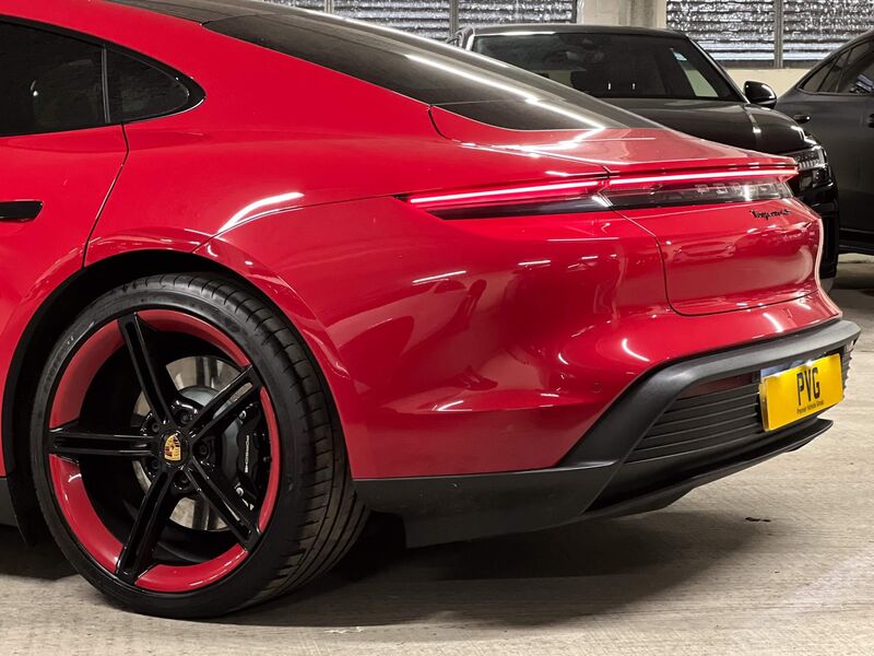 PORSCHE TAYCAN